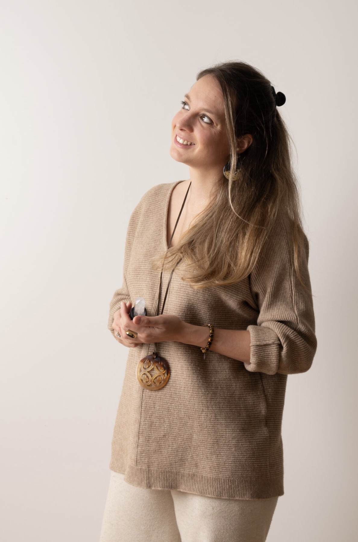 Portrait de Sarah — Conscience en Fréquence